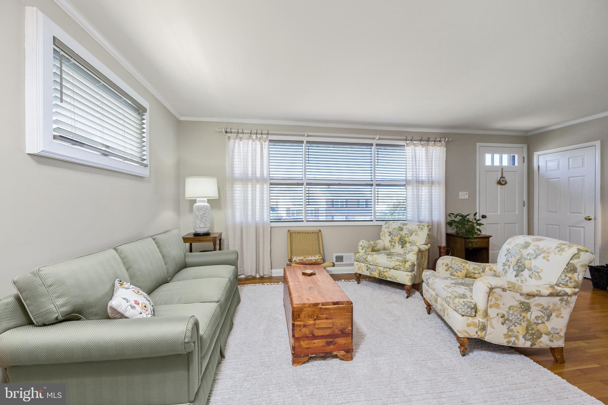 217 Rollingfield Road Catonsville, MD 21228 - Photo 6 of 40 living room