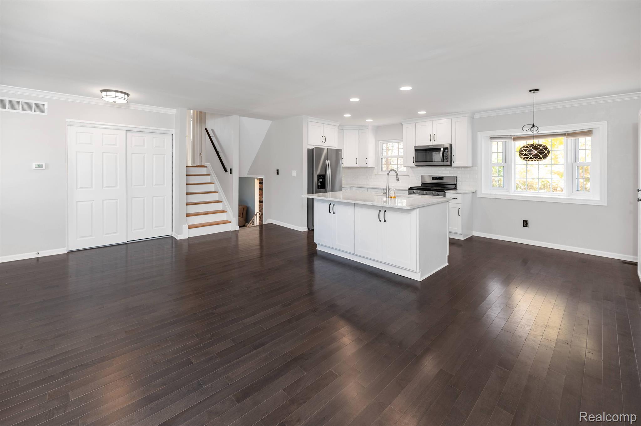 373 Bellarmine Drive Rochester, MI 48309 - Photo 4 of 15 Stainless Steel Appliances and Quartz Countertops