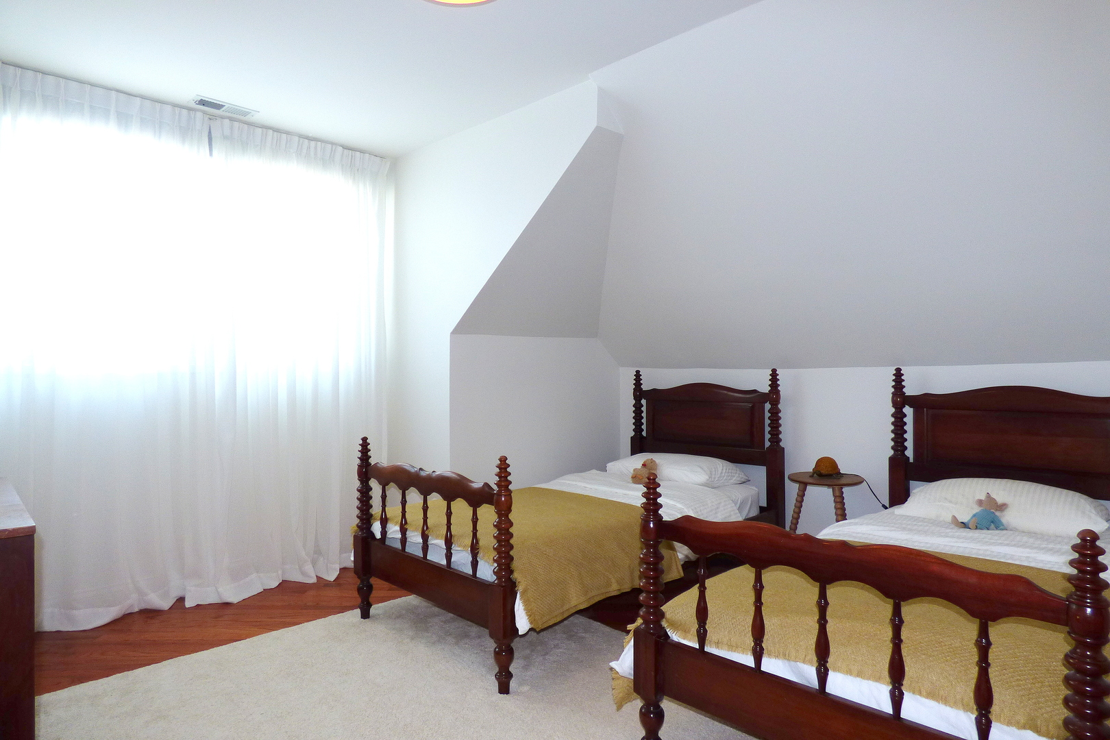 3313 North Rutherford Avenue Chicago, IL 60634 - Photo 16 of 38 a bedroom with two beds and painted walls