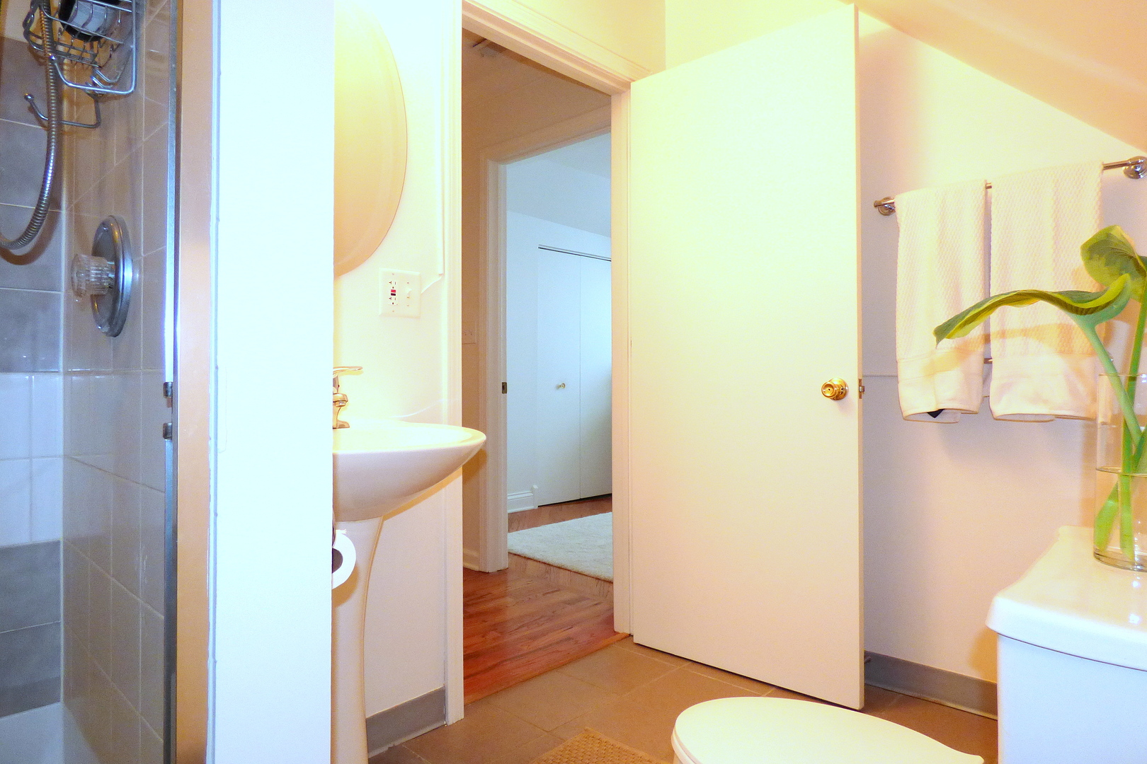 3313 North Rutherford Avenue Chicago, IL 60634 - Photo 17 of 38 a bathroom with a sink and mirror