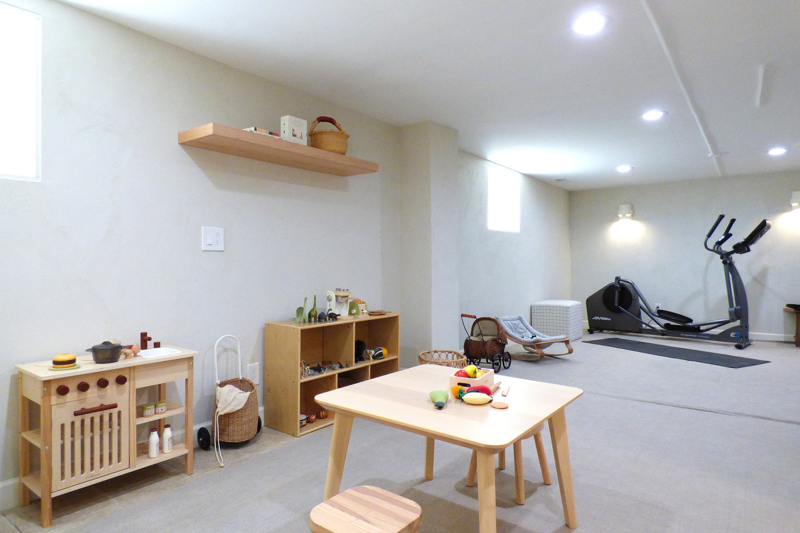 3313 North Rutherford Avenue Chicago, IL 60634 - Photo 23 of 38 a reading room with furniture and a table