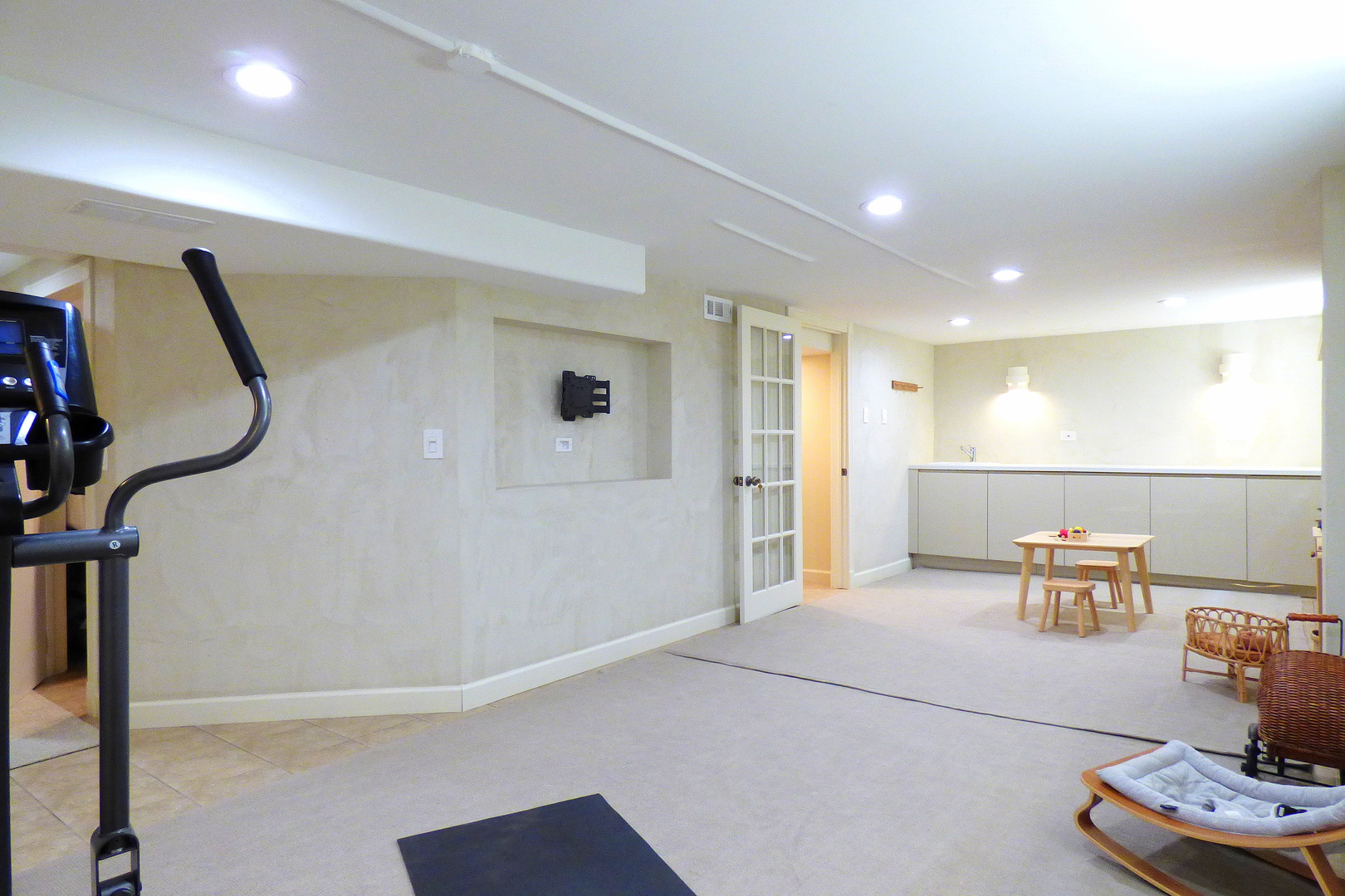 3313 North Rutherford Avenue Chicago, IL 60634 - Photo 24 of 38 a view of a hallway with seating area