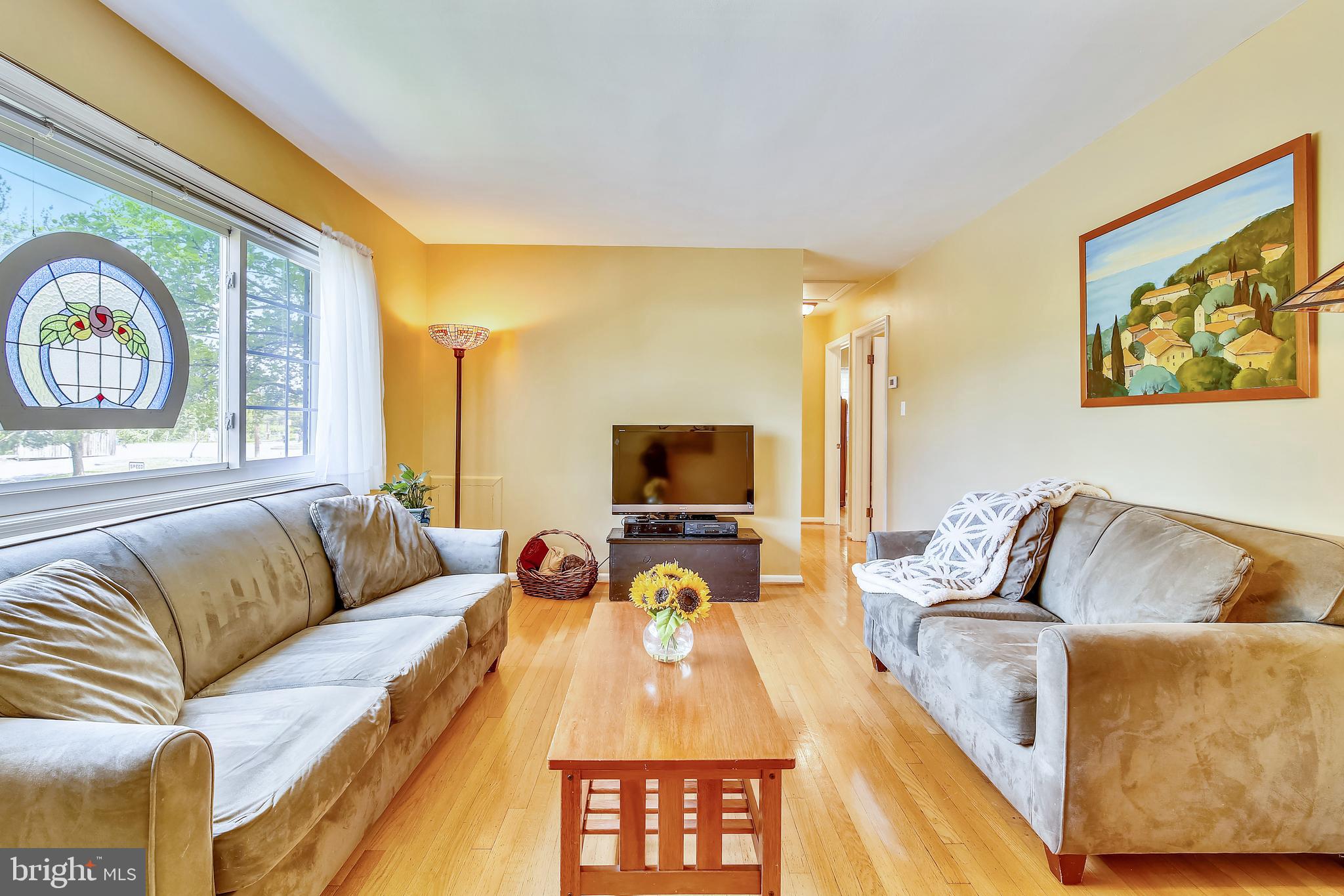 6316 Bells Mill Road Bethesda, MD 20817 - Photo 6 of 33 Living room with view to hallway
