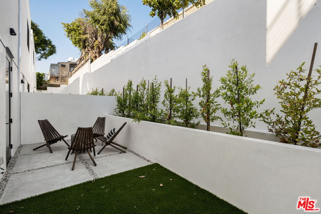 762 North Arthur Road Los Angeles, CA 90029 - Photo 13 of 30 a view of an outdoor seating area
