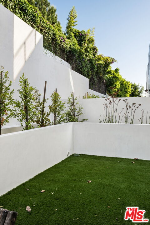762 North Arthur Road Los Angeles, CA 90029 - Photo 14 of 30 a view of yard with large tree