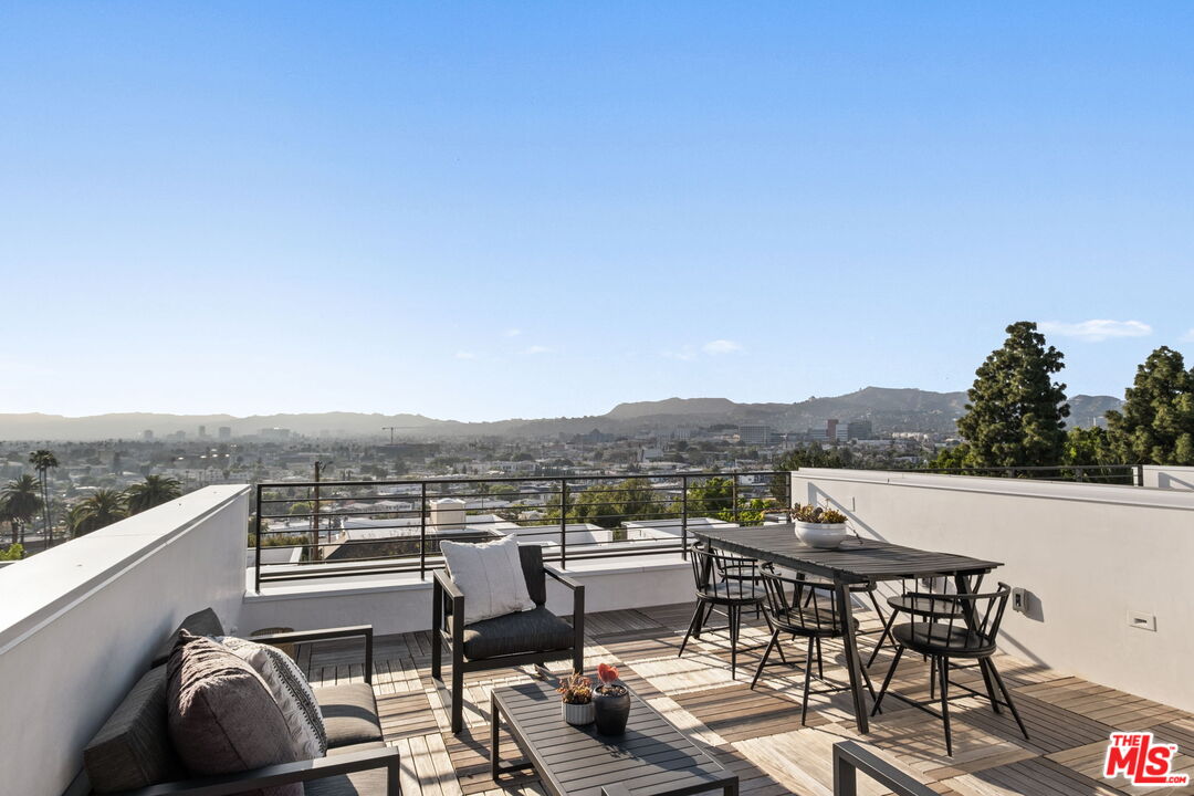 762 North Arthur Road Los Angeles, CA 90029 - Photo 28 of 30 a view of a terrace with sitting area