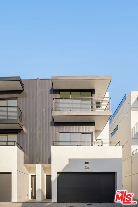 762 North Arthur Road Los Angeles, CA 90029 - Photo 29 of 30 a view of washer and dryer