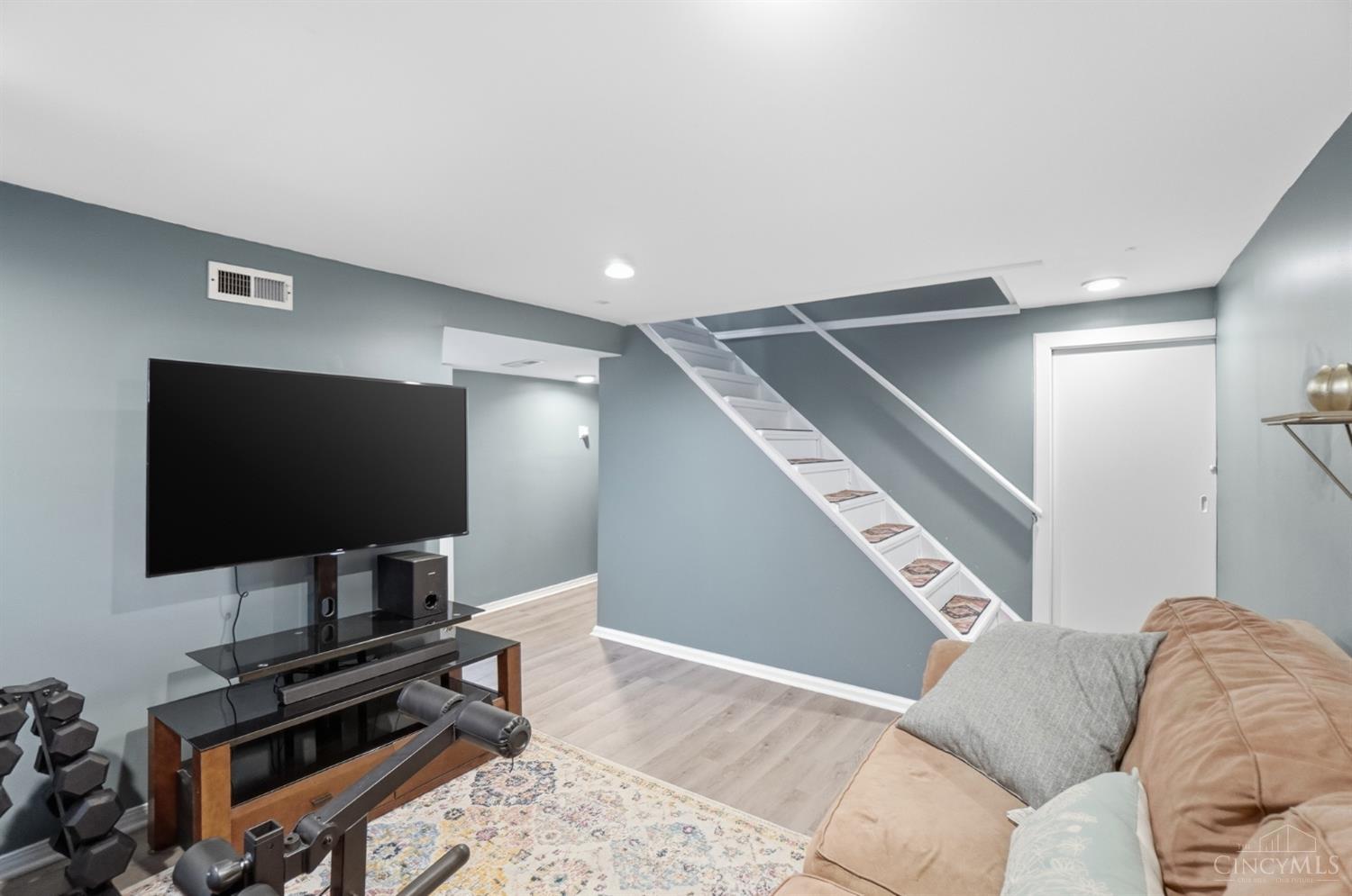5450 Lawrence Road Cincinnati, OH 45248 - Photo 34 of 51