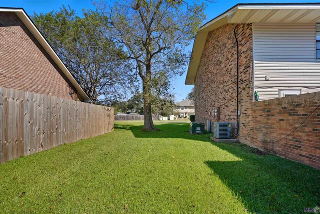 $139,900 | 17065 Wax Road, Unit H, Greenwell Springs, LA 70739