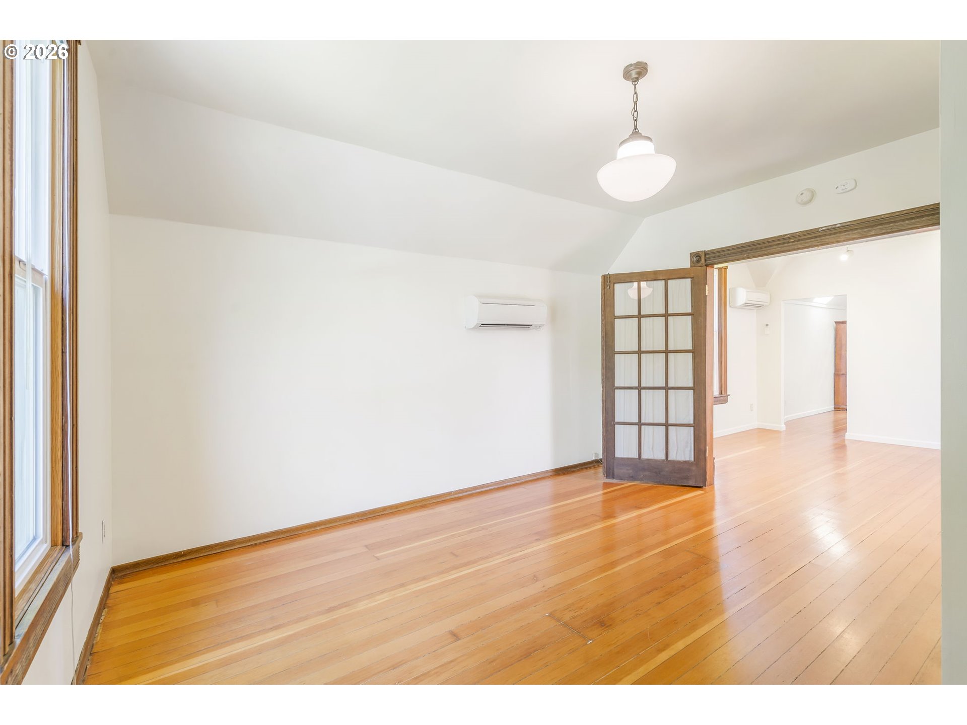 3206 South Kelly Avenue Portland, OR 97239 - Photo 19 of 38 Bedroom