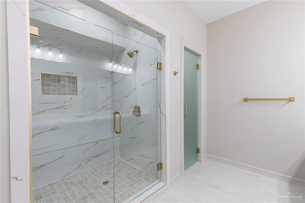 2216 South 45th Street McAllen, TX 78503 - Photo 22 of 40 a bathroom with a shower