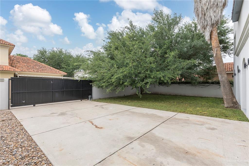 2216 South 45th Street McAllen, TX 78503 - Photo 34 of 40 a view of backyard and entertaining space