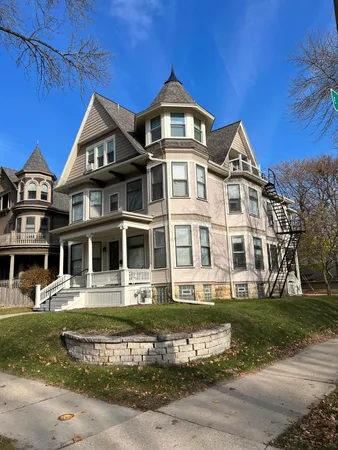 $799,000 | 2704 North Hackett Avenue, Milwaukee, WI 53211