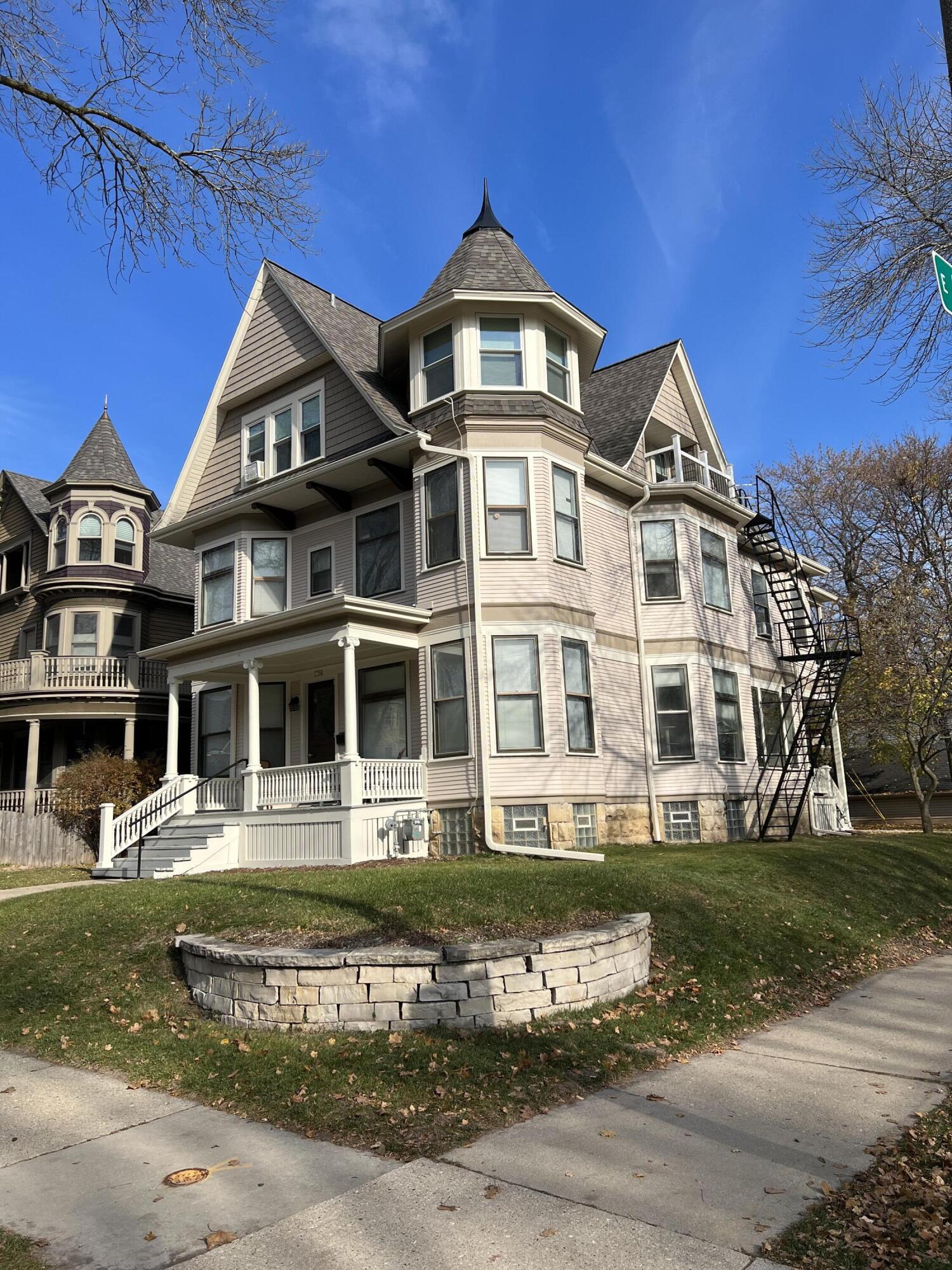 2704 North Hackett Avenue Milwaukee, WI 53211 - Photo 1 of 31 Ext 22 SE
