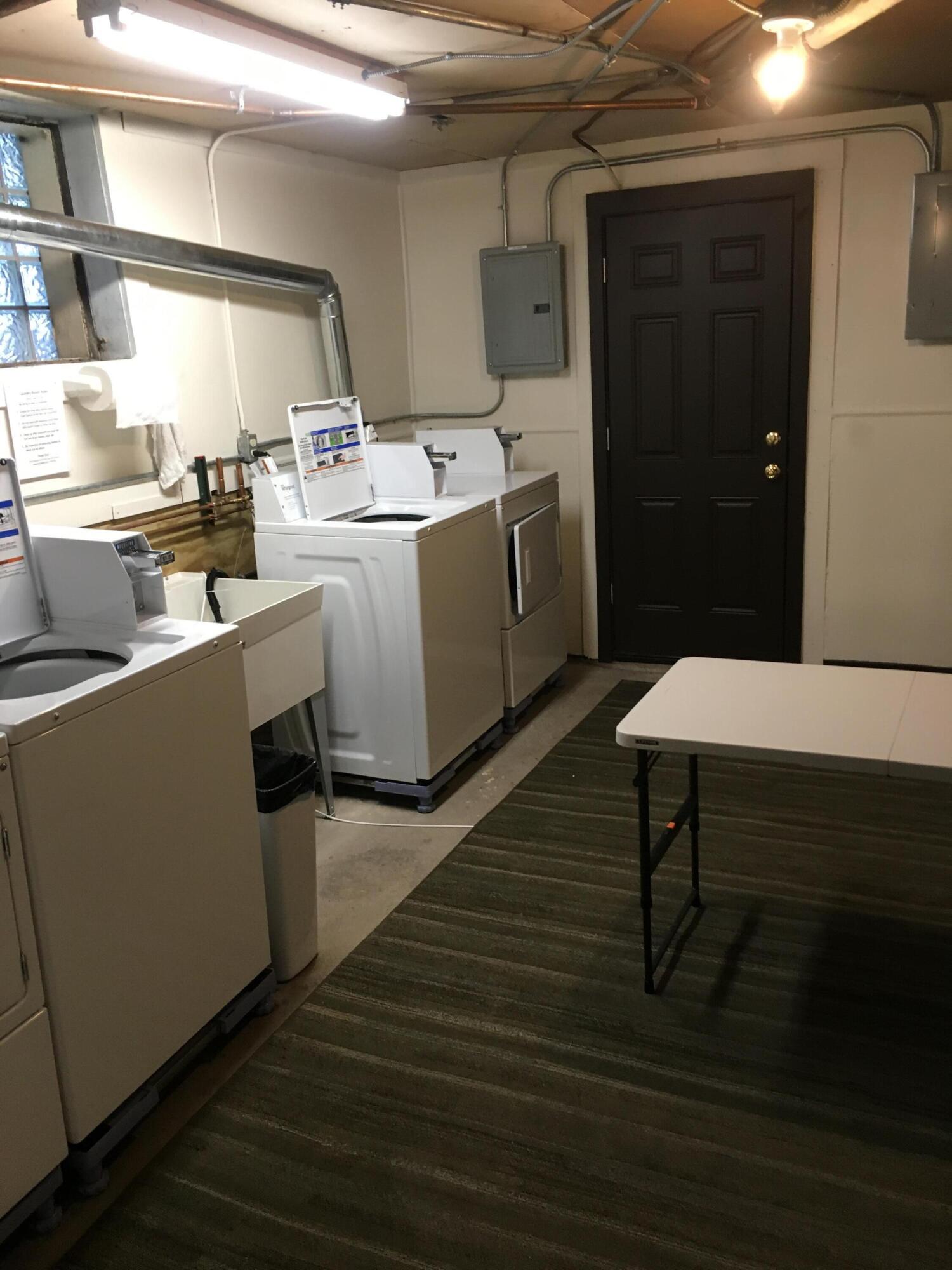 2704 North Hackett Avenue Milwaukee, WI 53211 - Photo 11 of 31 2704 Laundry