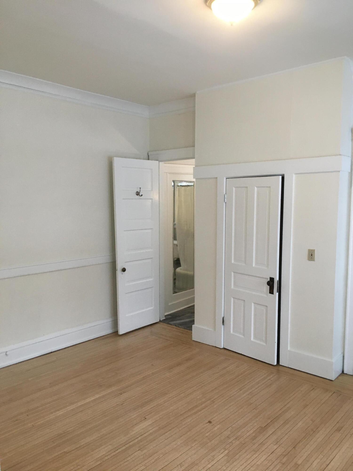 2704 North Hackett Avenue Milwaukee, WI 53211 - Photo 12 of 31 2704 3 BR1