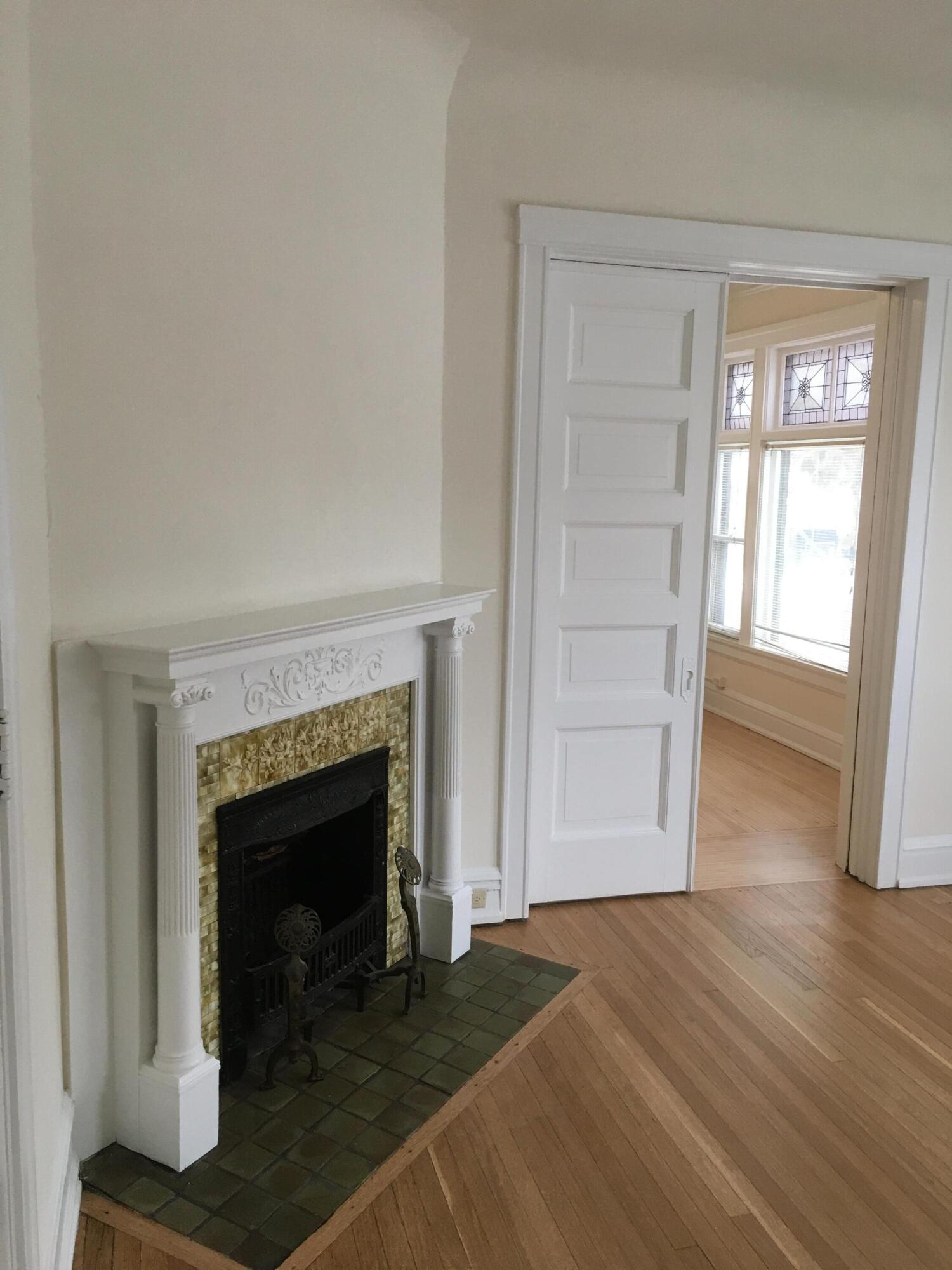 2704 North Hackett Avenue Milwaukee, WI 53211 - Photo 13 of 31 2704 3 LR1