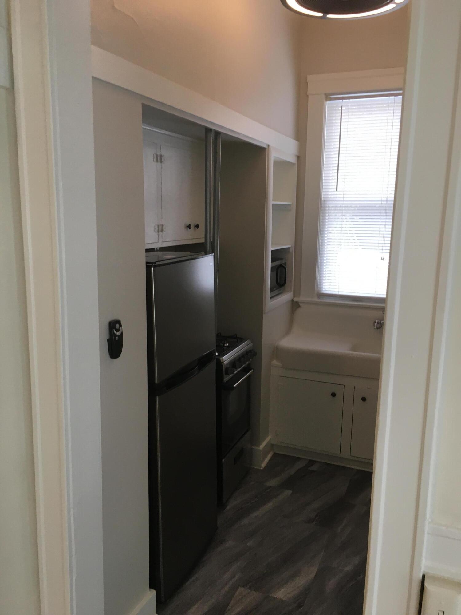 2704 North Hackett Avenue Milwaukee, WI 53211 - Photo 15 of 31 2704 3 KIT1