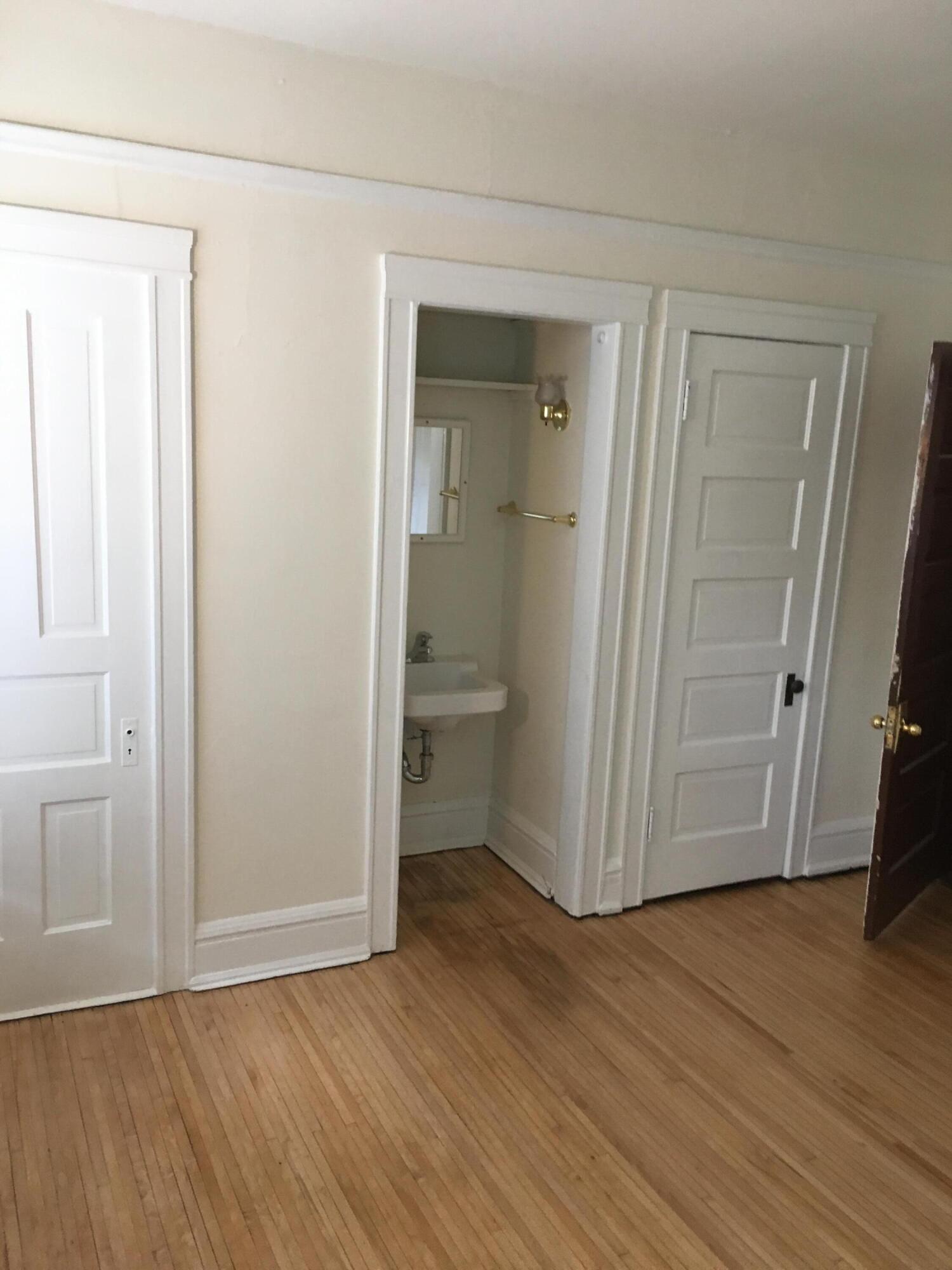 2704 North Hackett Avenue Milwaukee, WI 53211 - Photo 23 of 31 2704 8 2