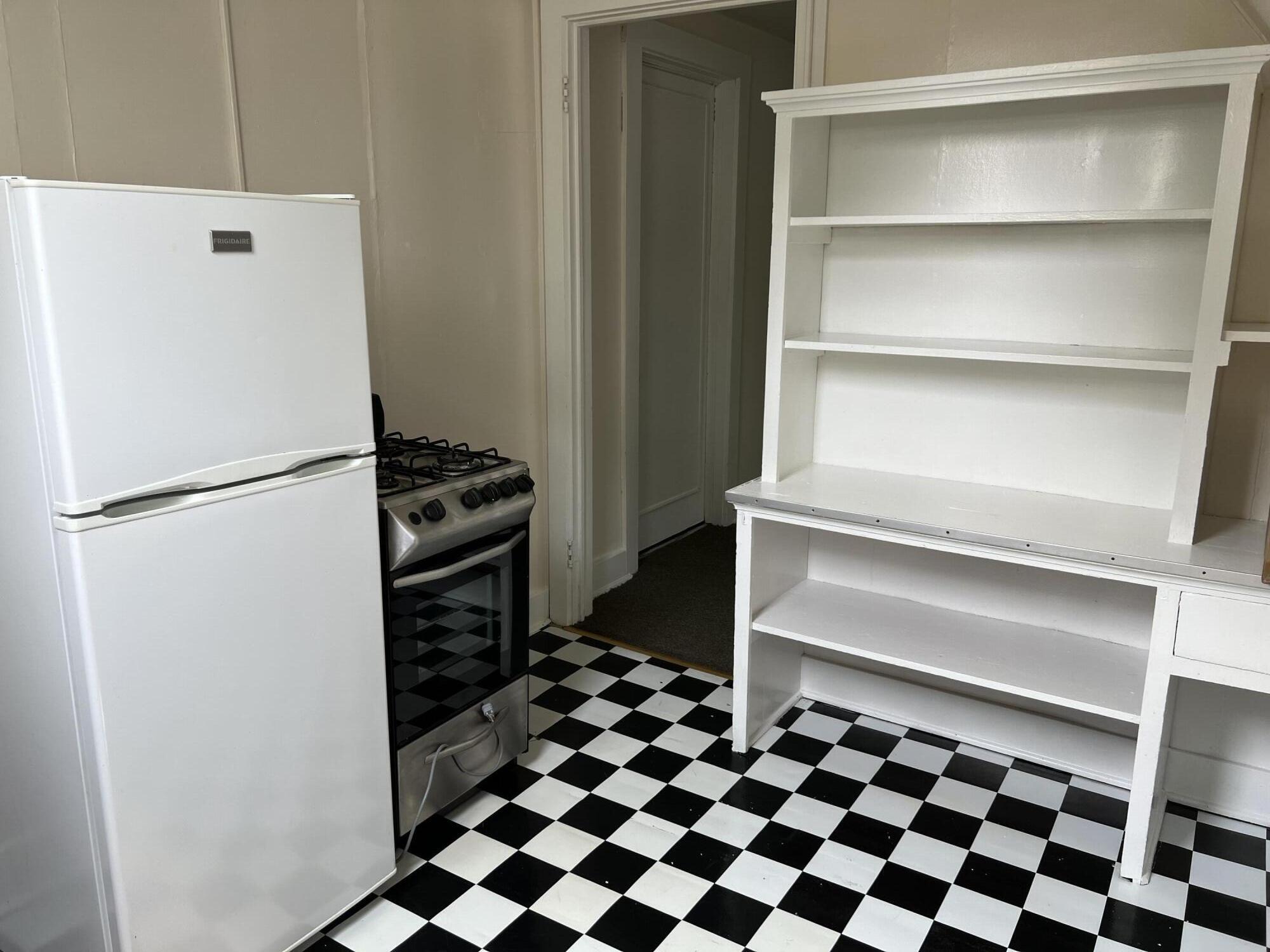 2704 North Hackett Avenue Milwaukee, WI 53211 - Photo 29 of 31 2704 11 kit2