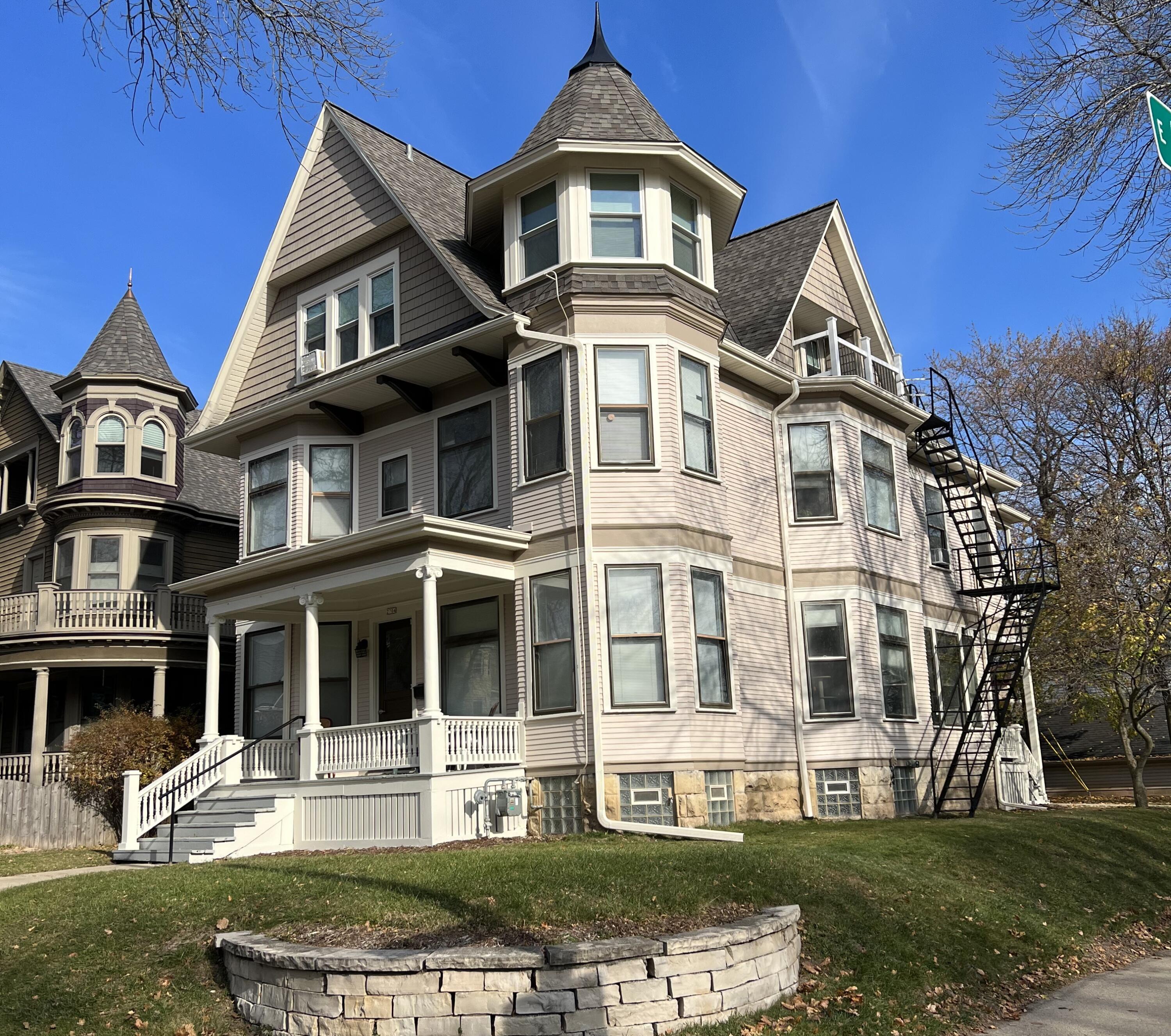 2704 North Hackett Avenue Milwaukee, WI 53211 - Photo 31 of 31 Ext 23 SE