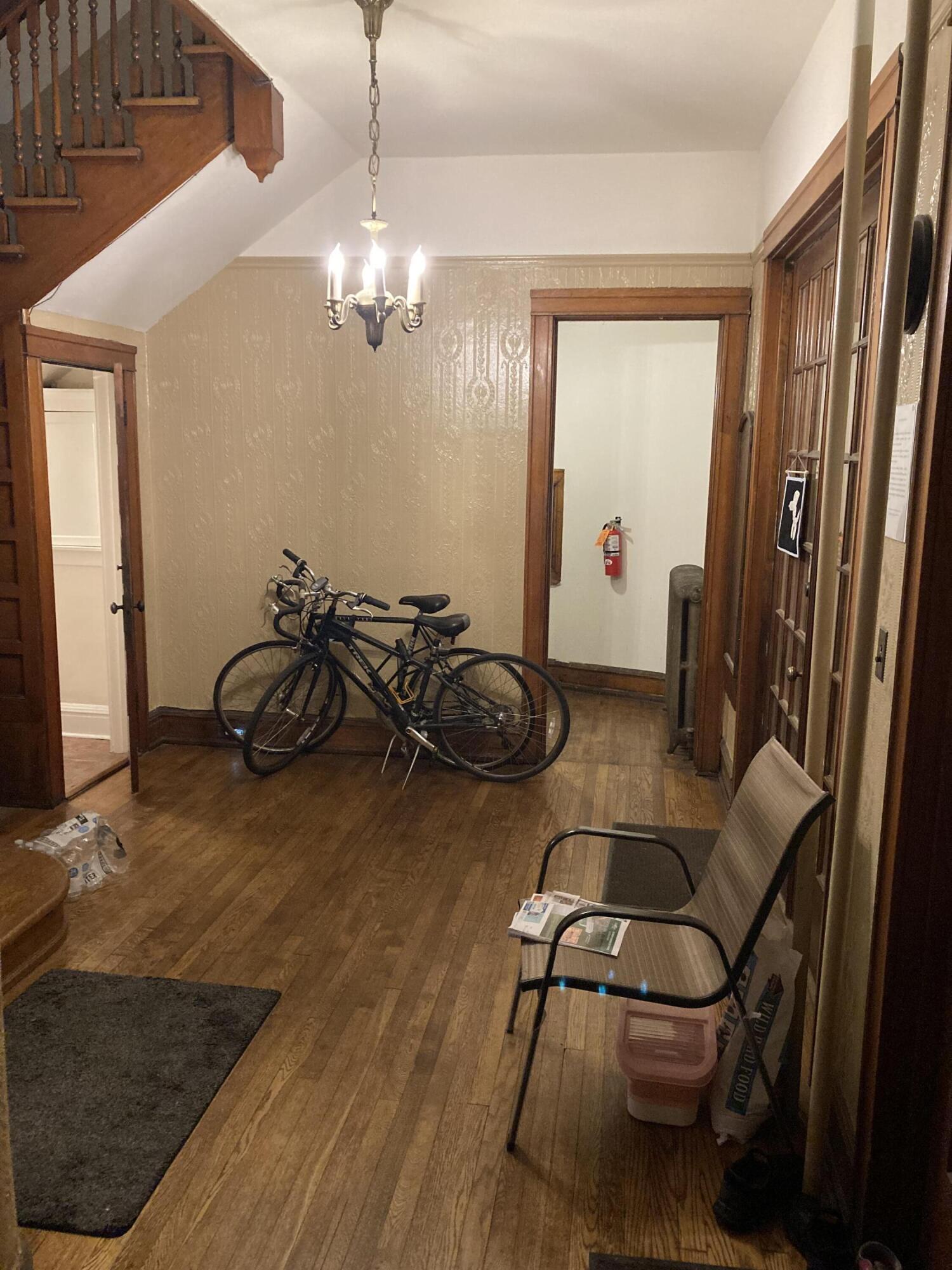 2704 North Hackett Avenue Milwaukee, WI 53211 - Photo 4 of 31 foyer2