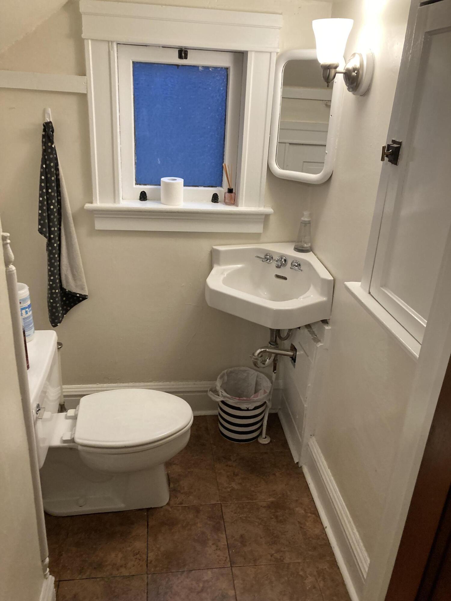 2704 North Hackett Avenue Milwaukee, WI 53211 - Photo 7 of 31 2704 ba 1