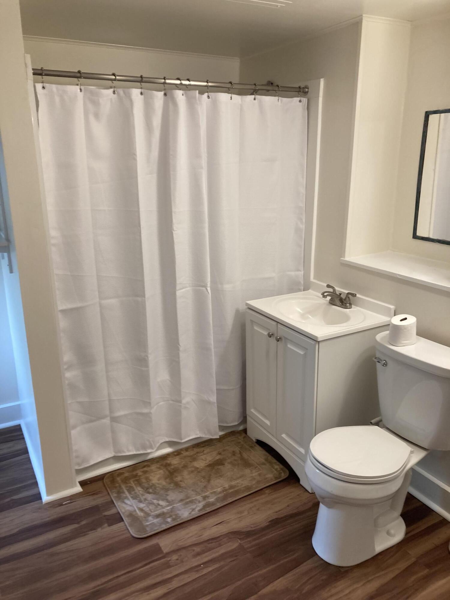 2704 North Hackett Avenue Milwaukee, WI 53211 - Photo 9 of 31 bath 3
