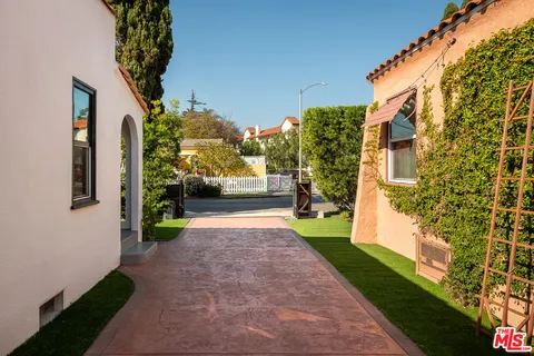 $1,500,000 | 9806 Hannum Drive, Los Angeles, CA 90034