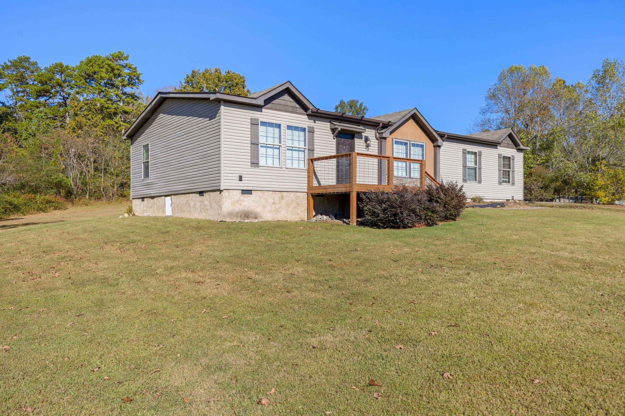 978 Bancroft Road McDonald, TN 37353 - Photo 2 of 29 a front view of a house with a yard