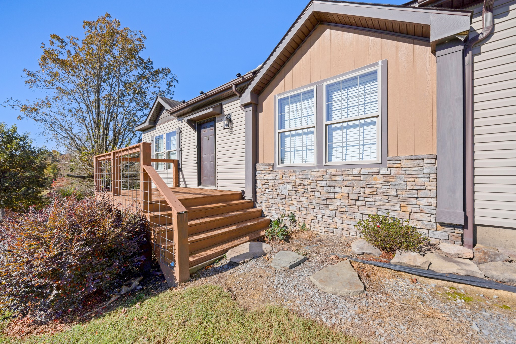 978 Bancroft Road McDonald, TN 37353 - Photo 4 of 29 a front view of a house with a yard