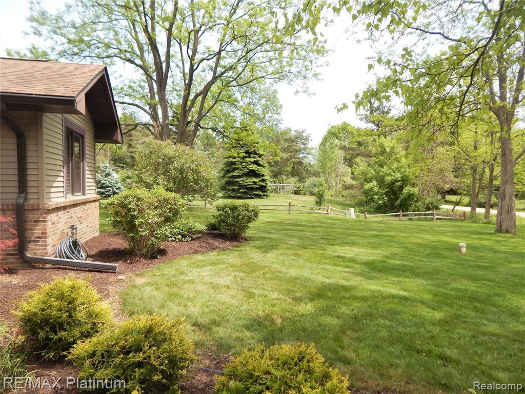 9073 Townley Road Fenton, MI 48430 - Photo 9 of 68