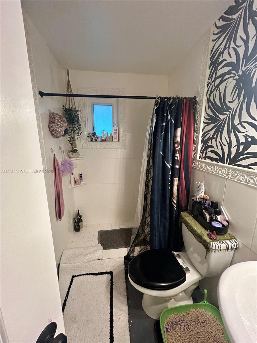 150 Northwest 44th Street Miami, FL 33127 - Photo 8 of 16 a bathroom with a bathtub and shower