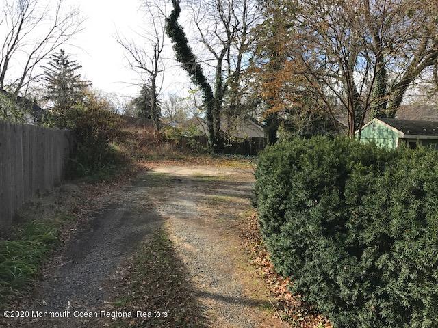 45 River Road Rumson, NJ 07760 - Photo 4 of 4 Driveway