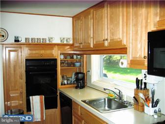 3880 Blake Road Huntingdon Valley, PA 19006 - Photo 3 of 12 Kitchen