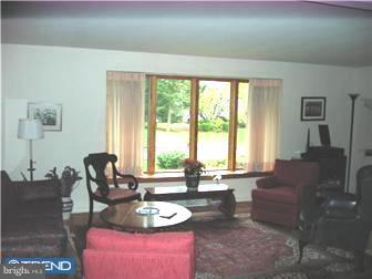 3880 Blake Road Huntingdon Valley, PA 19006 - Photo 4 of 12 Living Room
