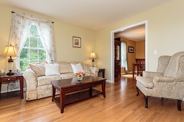 75 Hidden Road Dracut, MA 01826 - Photo 8 of 27