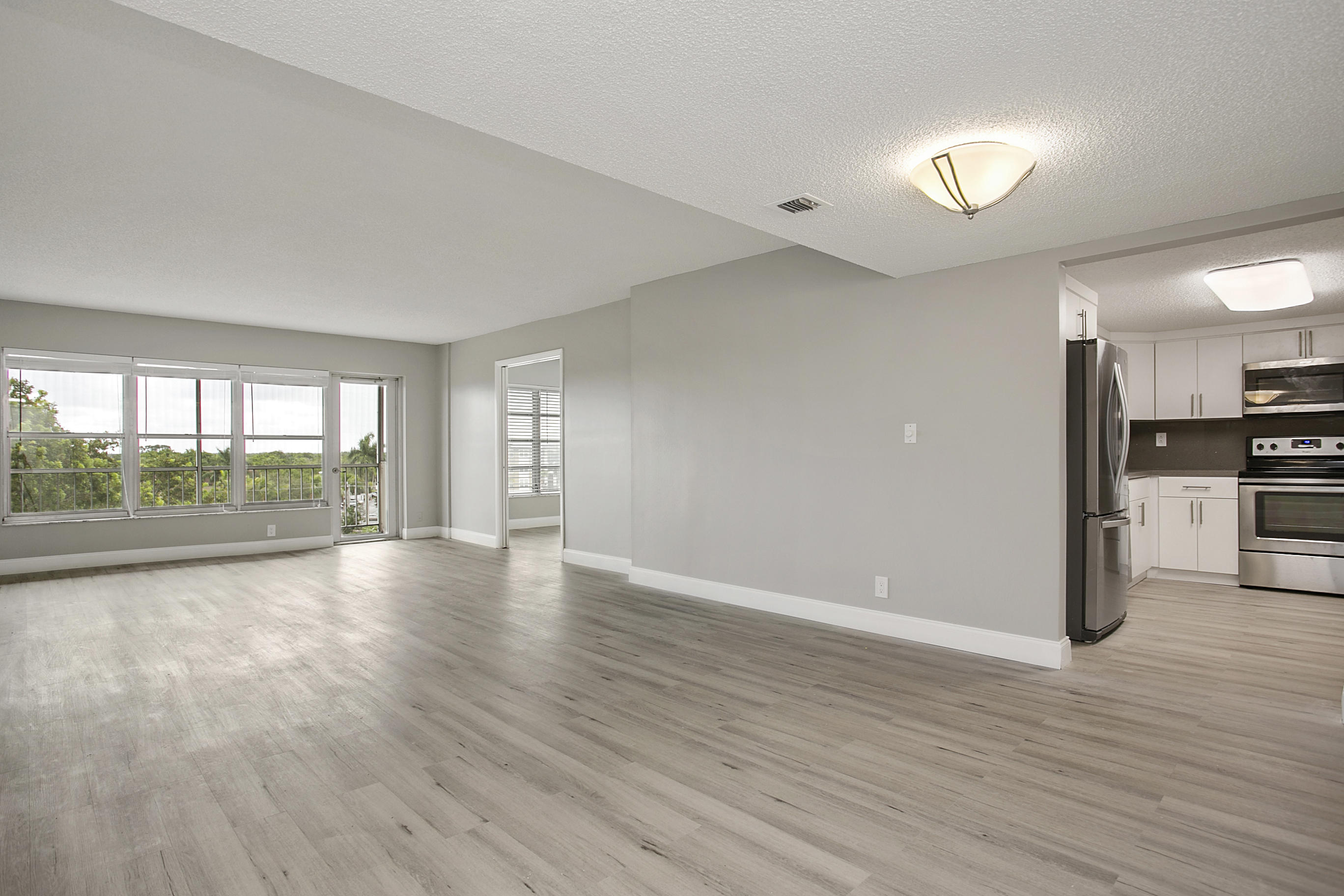 10777 West Sample Road, Unit 615 Coral Springs, FL 33065 - Photo 3 of 18 Living Room