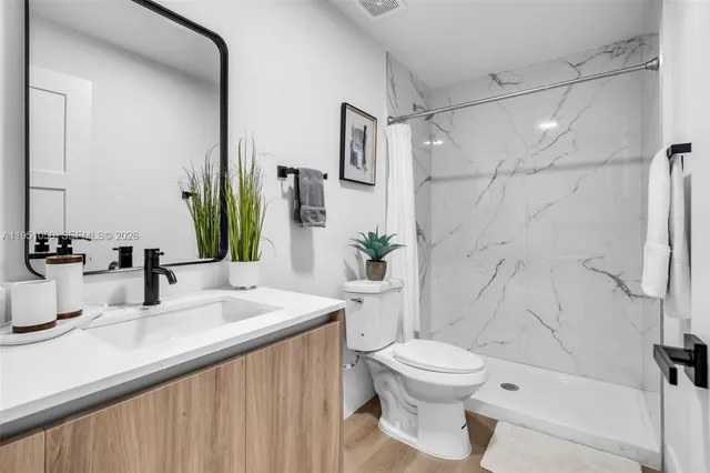 $2,700 | 3728 Northwest 19th Avenue, Unit 202, Miami, FL 33142