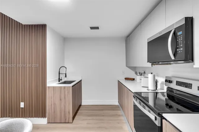 $2,700 | 3728 Northwest 19th Avenue, Unit 202, Miami, FL 33142