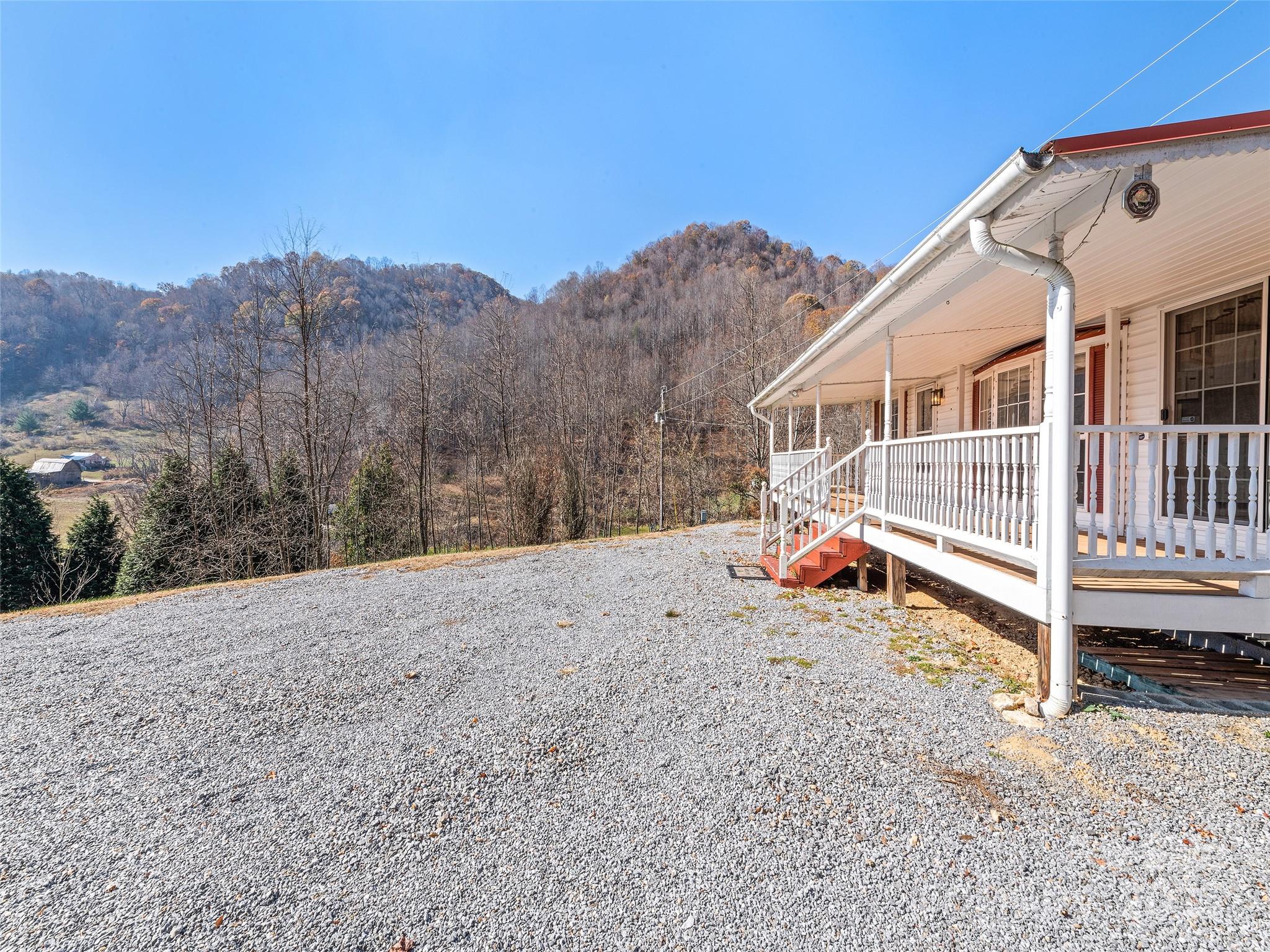 93 Merry Way Clyde, NC 28721 - Photo 5 of 24 Gallery Image 5