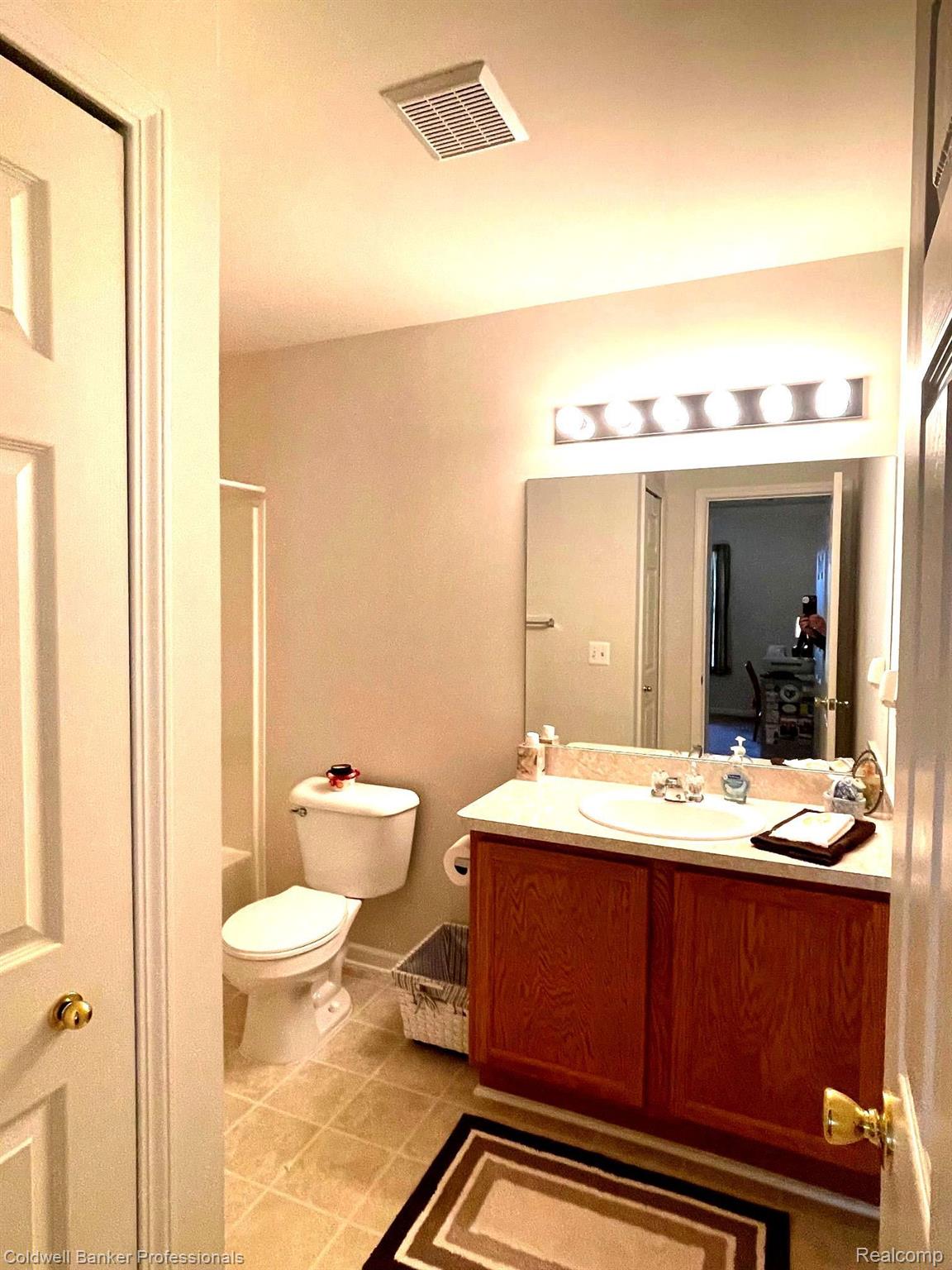 11716 Farmington Road Livonia, MI 48150 - Photo 19 of 26 Gallery Image 19