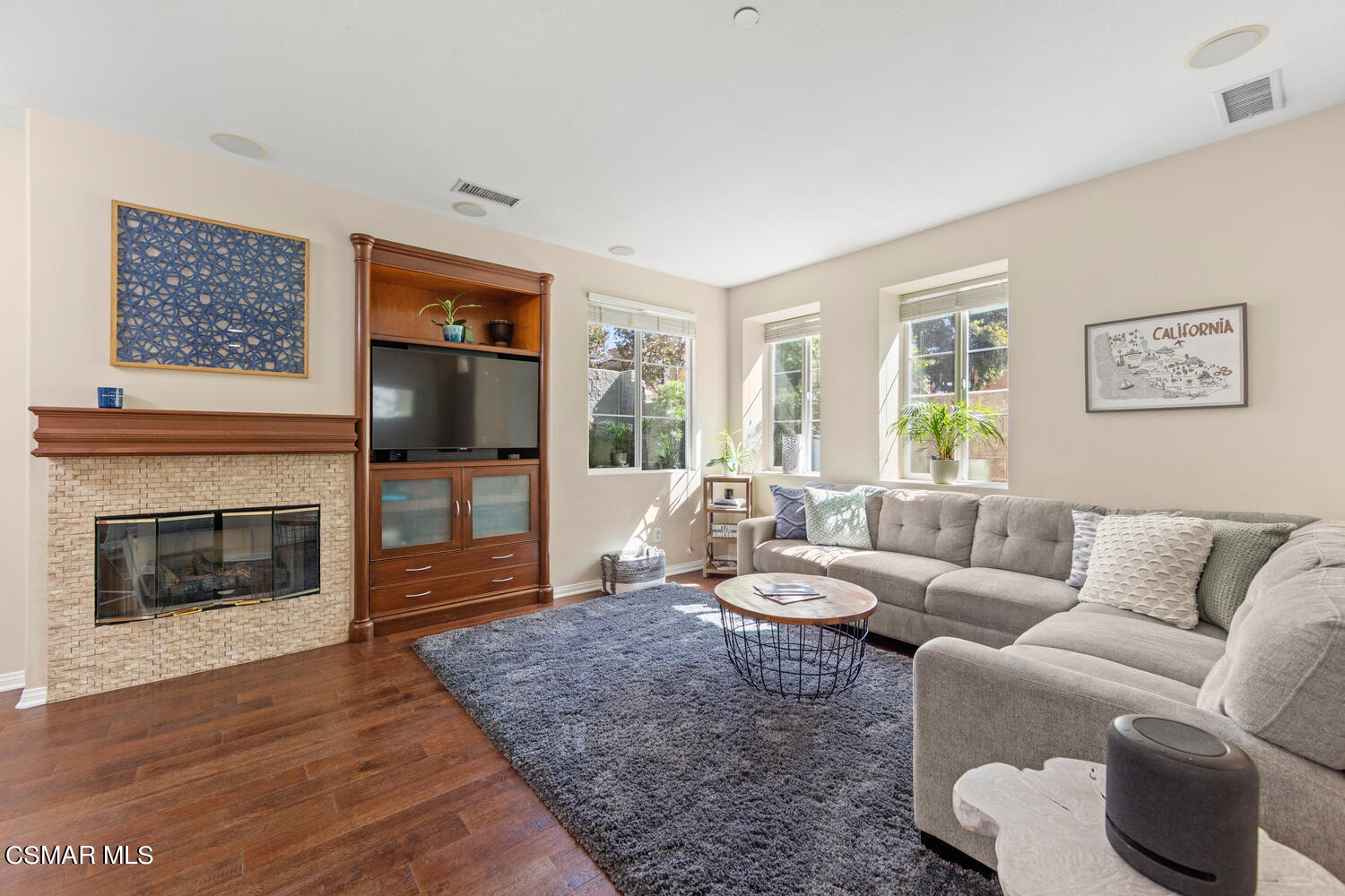 4153 Laredo Lane, Unit B Simi Valley, CA 93063 - Photo 2 of 44 living room