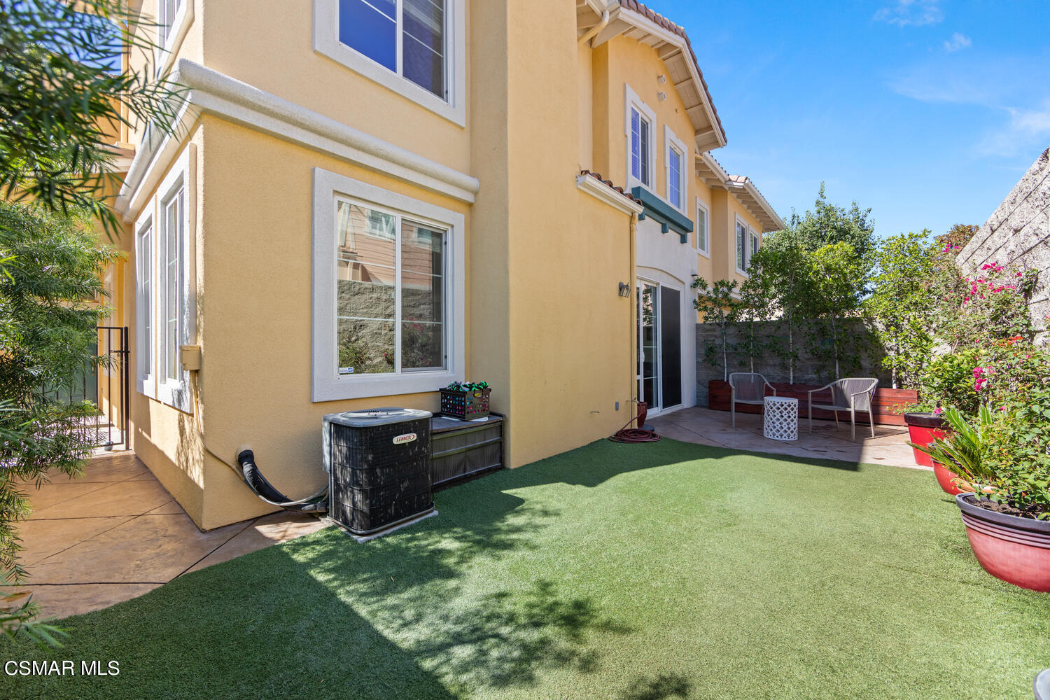 4153 Laredo Lane, Unit B Simi Valley, CA 93063 - Photo 24 of 44 yard