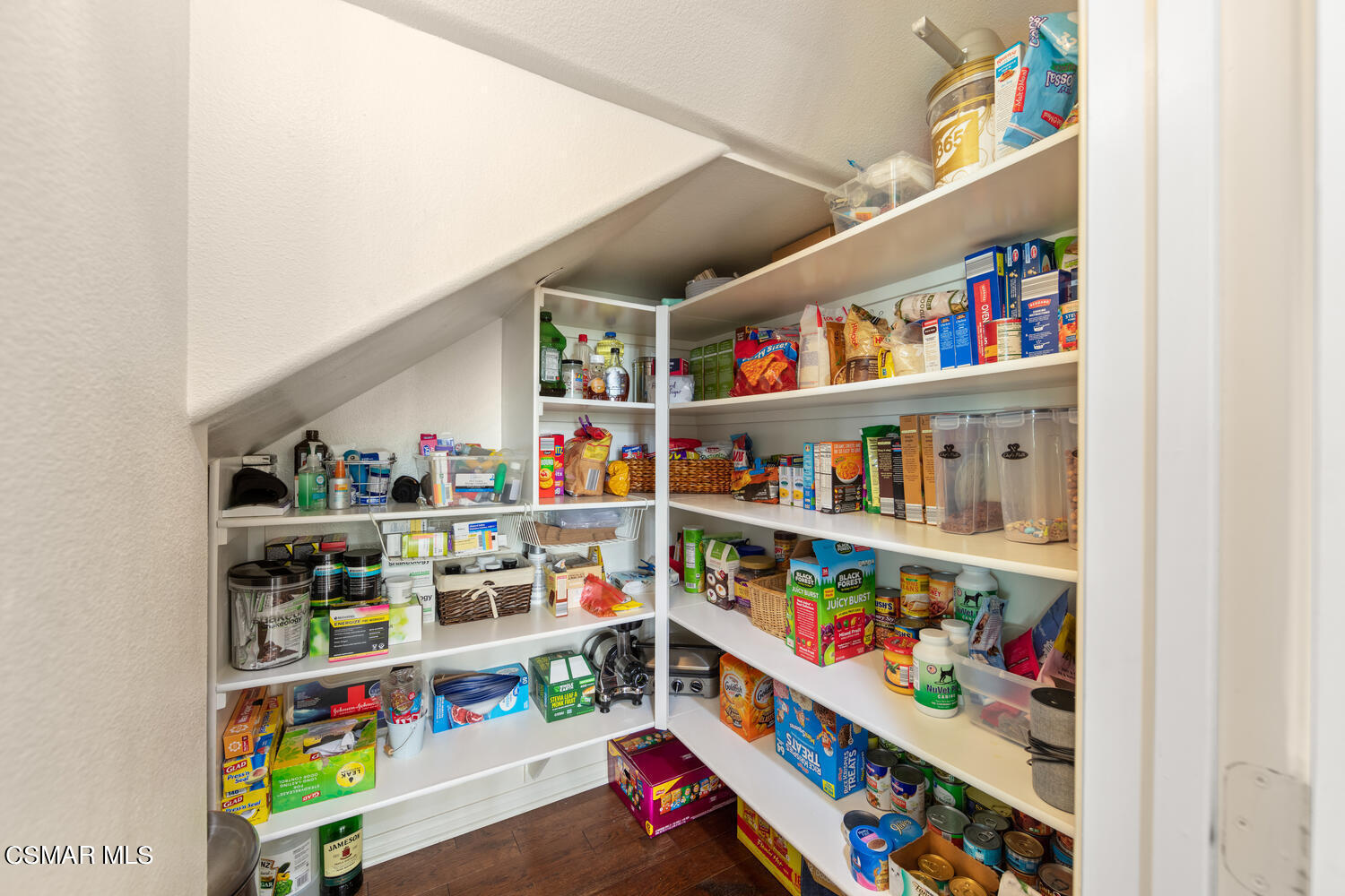 4153 Laredo Lane, Unit B Simi Valley, CA 93063 - Photo 6 of 44 pantry