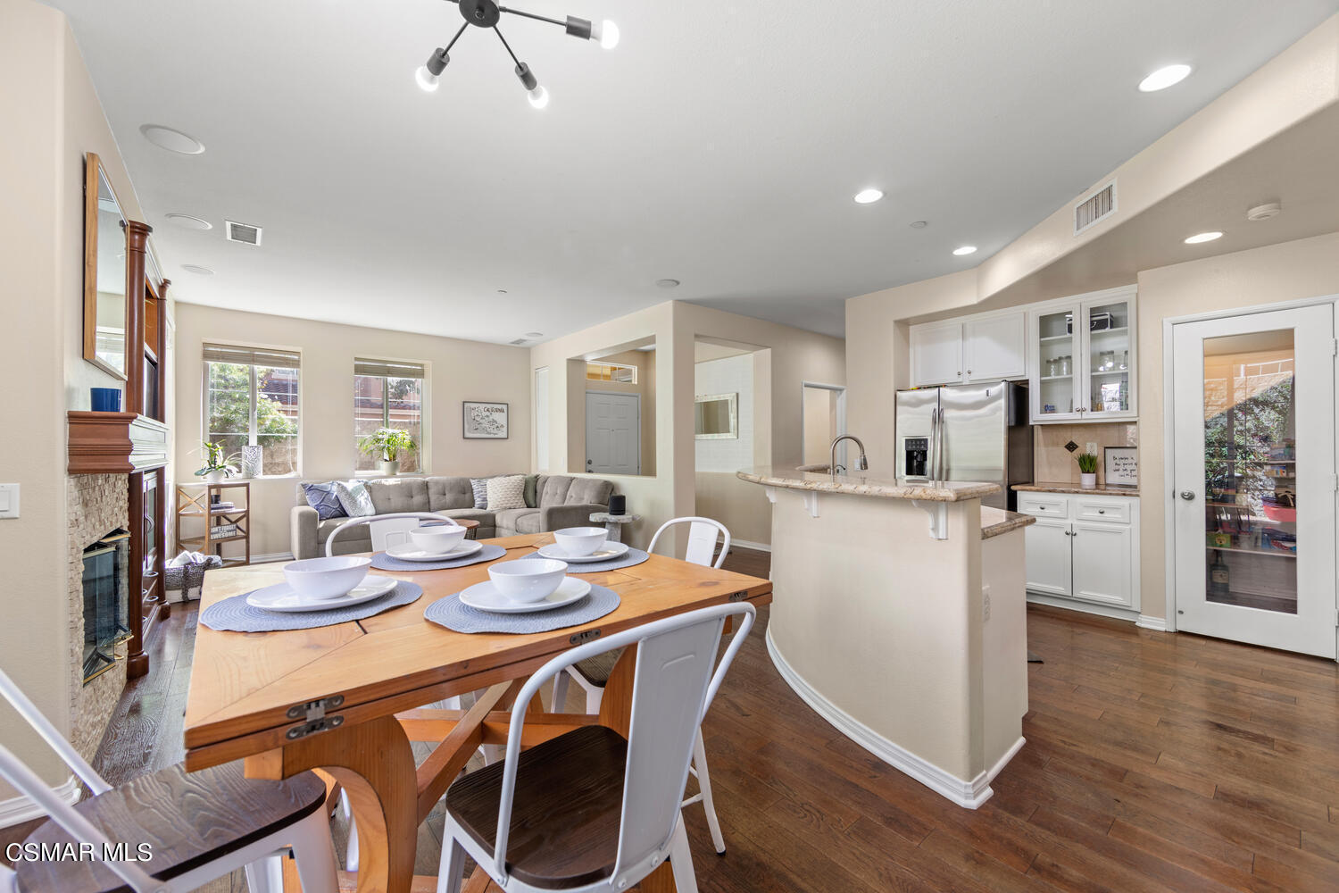 4153 Laredo Lane, Unit B Simi Valley, CA 93063 - Photo 7 of 44 open area
