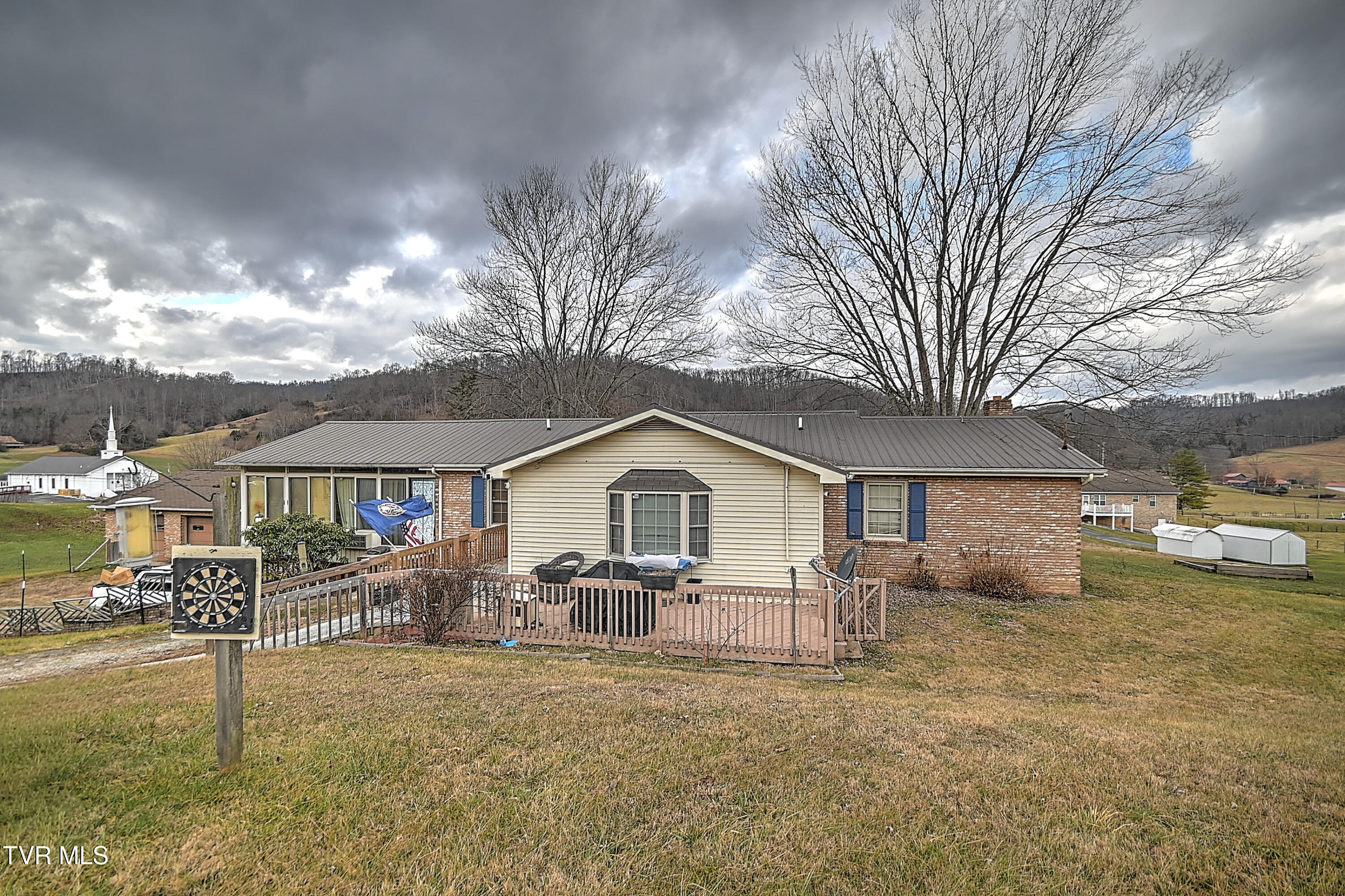 20483 Hoot Owl Road Bristol, VA 24202 - Photo 1 of 18 20483 Hoot Owl SM-3