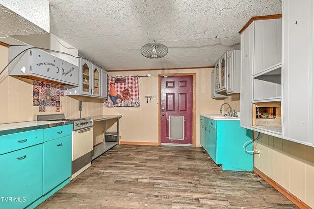 $330,000 | 20483 Hoot Owl Road, Bristol, VA 24202