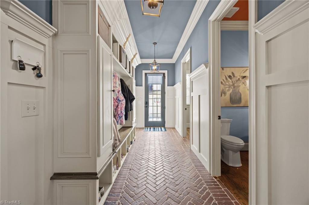 8609 Scoggins Road Oak Ridge, NC 27310 - Photo 21 of 50 Drop zone, side entrance