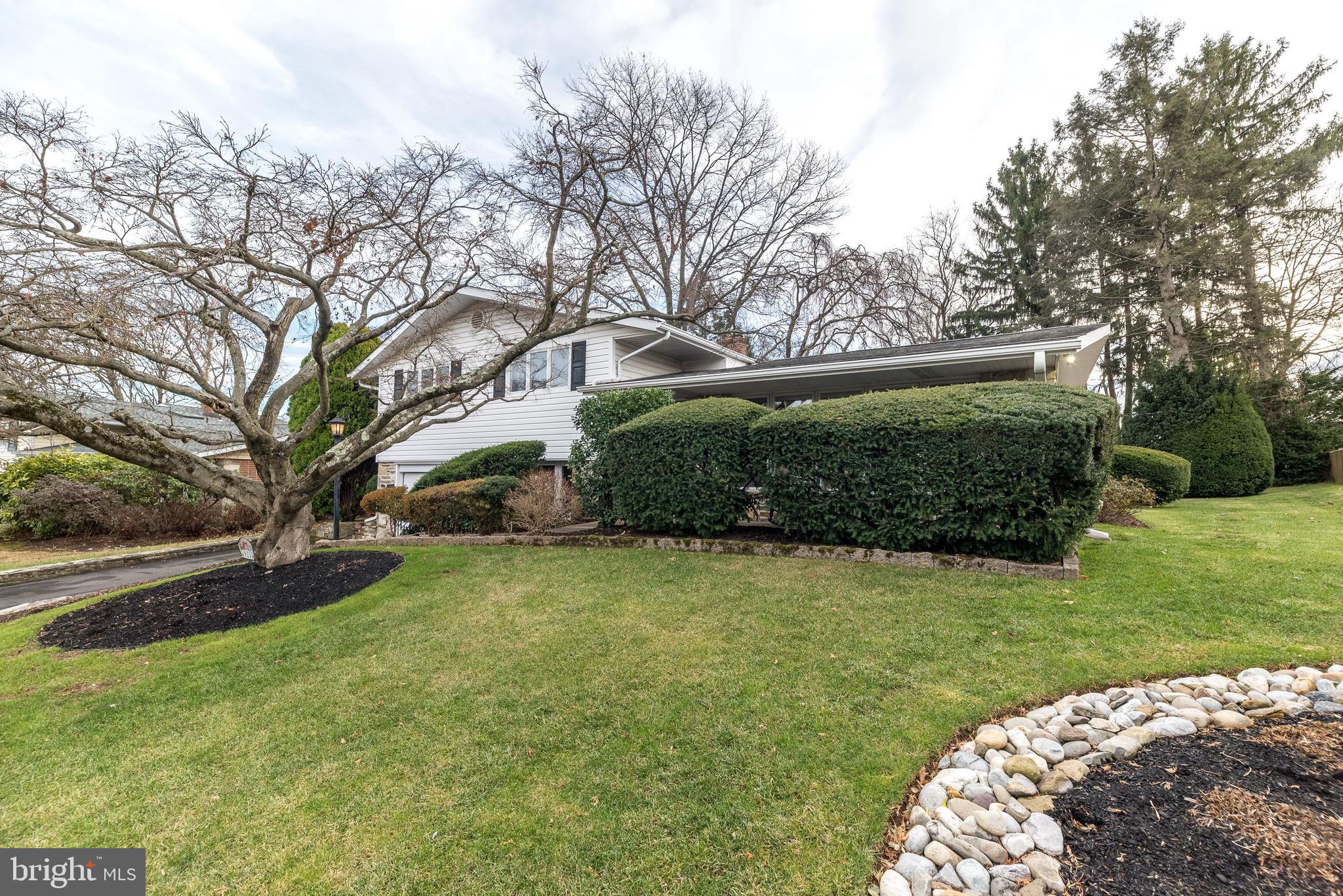 923 Irvin Road Huntingdon Valley, PA 19006 - Photo 3 of 61